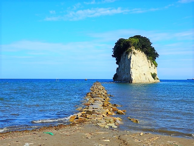 松田聖子のポッキー島とせっぷんトンネル【能登半島／見附島】 | 日本